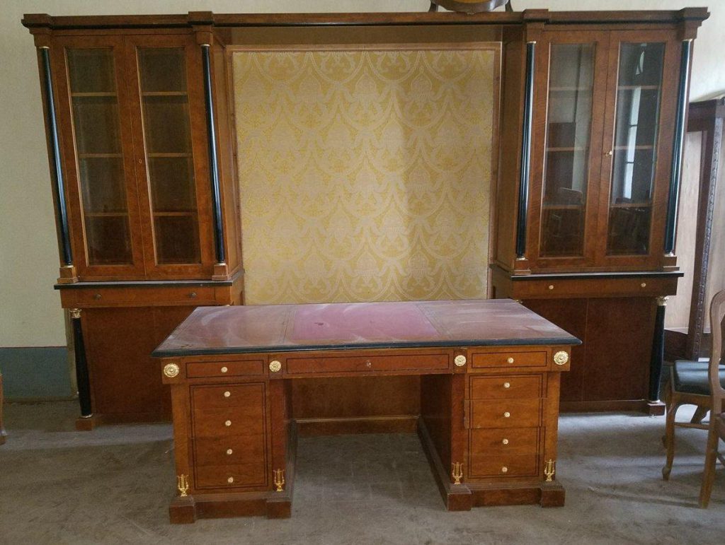Письменный стол карельская береза